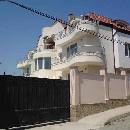 Πανσιόν Roni Βάρνα