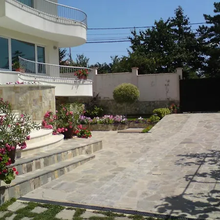 Roni Βάρνα